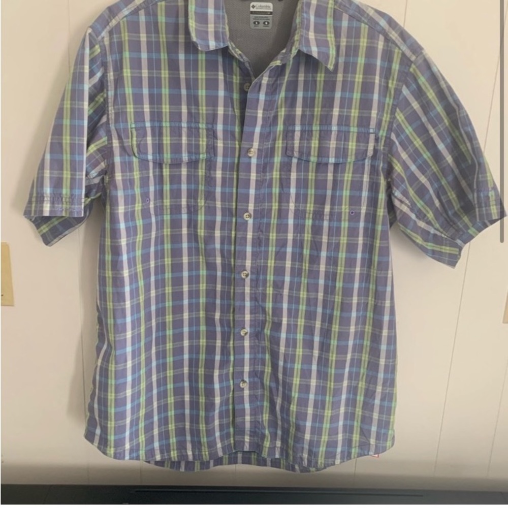 Excellent Preowned Condition Columbia Short Sleeve Shirt Size L.